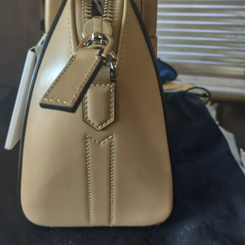 BRAND NEW GIVENCHY SMALL SLICK ANTIGONA LEATHER SATCHEL - Picture 3 of 7